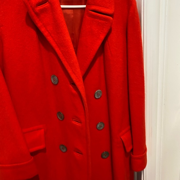 Lindo abrigo de mujer no tiene una talla en el suéter pero mi medida es larga - Picture 5 of 9